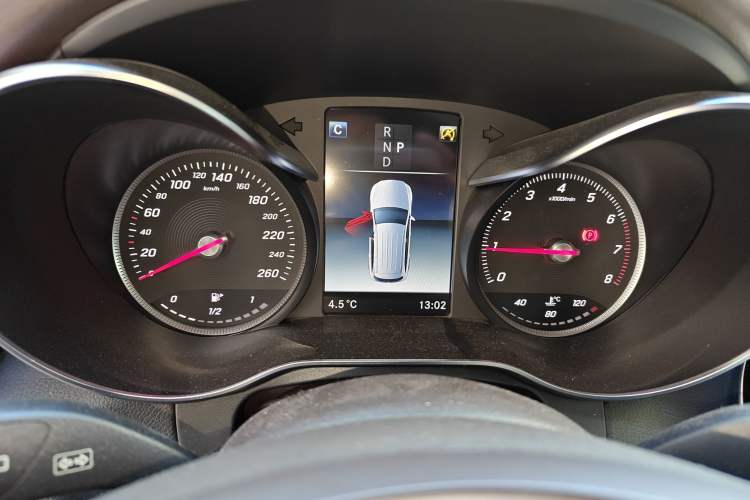 Used Mercedes-Benz GLC 2018 GLC 260 4MATIC Luxury Model Instrument Cluster