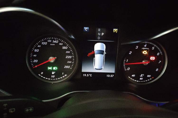 Used Mercedes-Benz GLC 2018 GLC 260 4MATIC Luxury Model Instrument Cluster