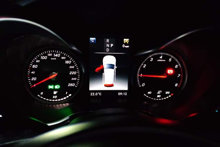 Used Mercedes-Benz GLC 2018 GLC 260 4MATIC Luxury Model Instrument Cluster