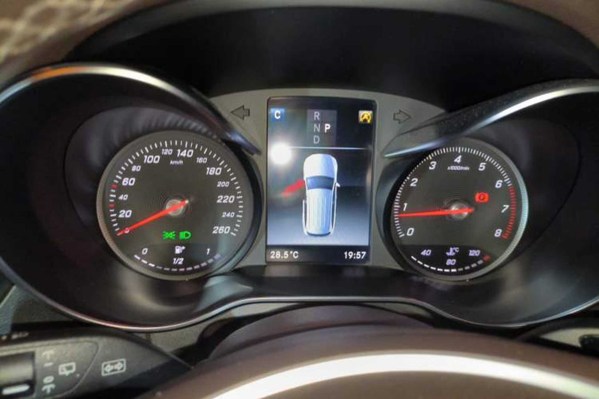 Used Mercedes-Benz GLC 2018 GLC 260 4MATIC Luxury Model Instrument Cluster