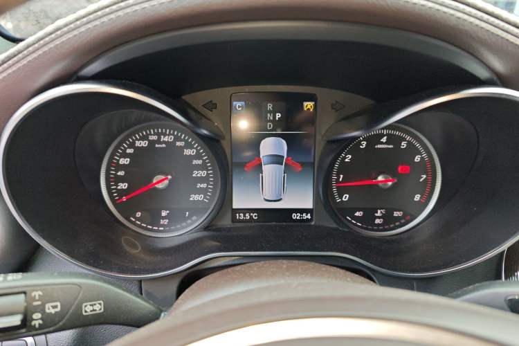 Used Mercedes-Benz GLC 2018 GLC 300 4MATIC Sport Edition Instrument Cluster