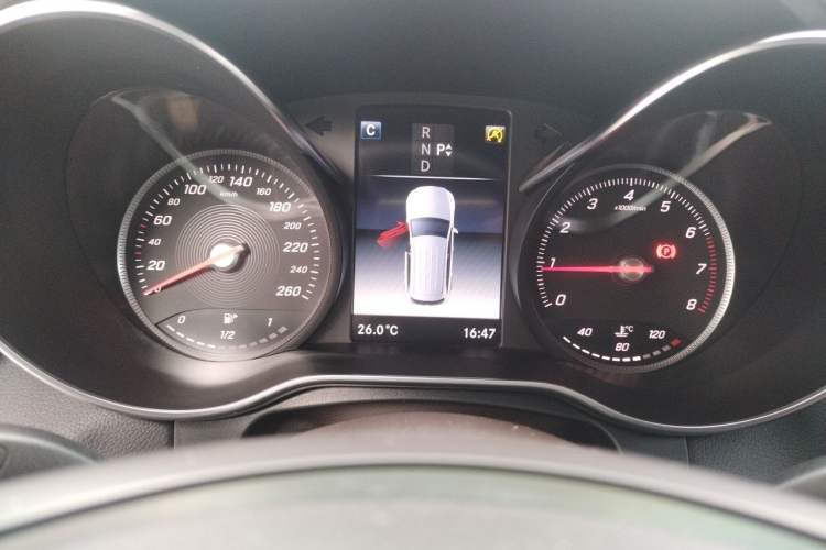 Used Mercedes-Benz GLC 2018 GLC 260 4MATIC Luxury Model Instrument Cluster
