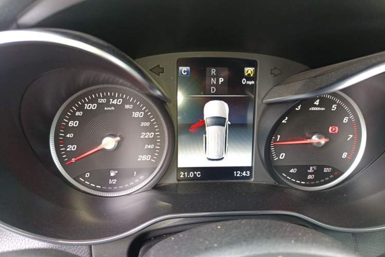Used Mercedes-Benz GLC 2018 GLC 260 4MATIC Luxury Model Instrument Cluster