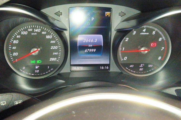 Used Mercedes-Benz GLC 2018 GLC 260 4MATIC Luxury Model Instrument Cluster