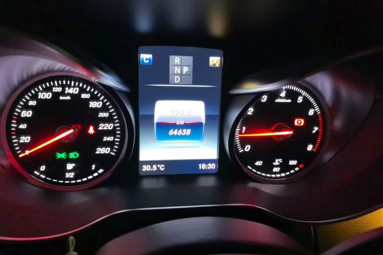 Used Mercedes-Benz GLC 2018 GLC 260 4MATIC Luxury Model Instrument Cluster