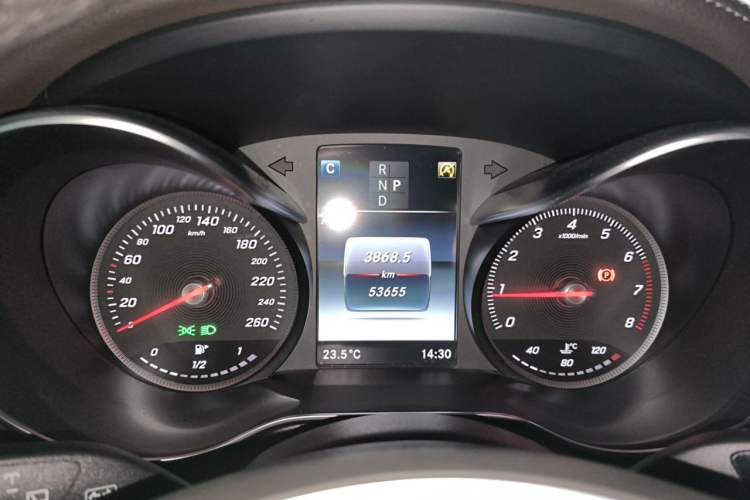 Used Mercedes-Benz GLC 2018 GLC 260 4MATIC Luxury Model Instrument Cluster
