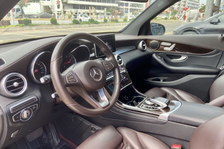 Used Mercedes-Benz GLC 2018 GLC 260 4MATIC Dynamic Edition Interior 1