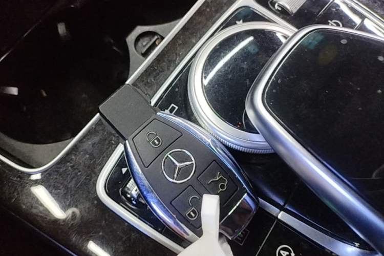 Used Mercedes-Benz GLC 2018 Facelifted GLC 260 4MATIC Dynamic Edition Interior 1