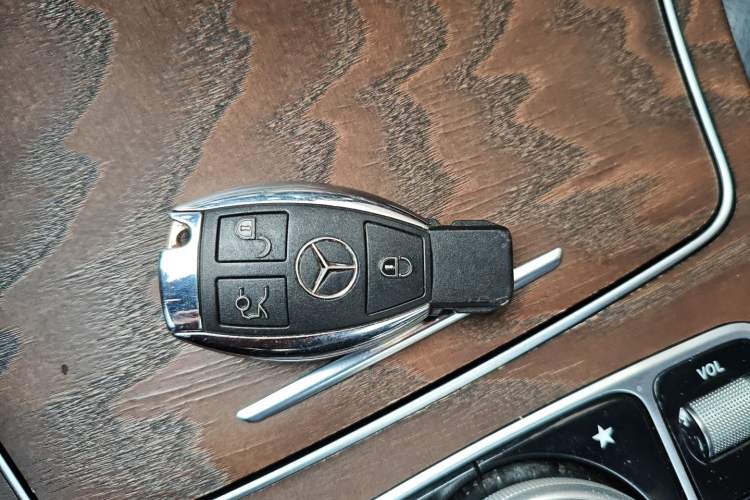 Used Mercedes-Benz GLC 2018 Refreshed GLC 300 4MATIC Dynamic Edition Interior 1