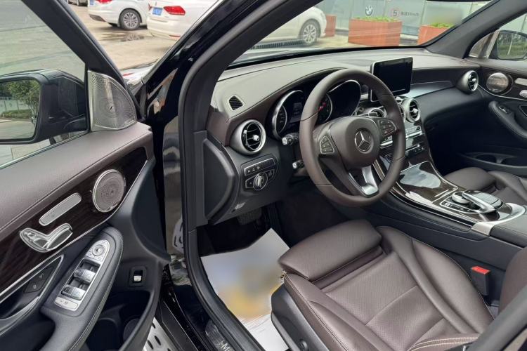 Used Mercedes-Benz GLC 2018 Facelift GLC 260 4MATIC Luxury Edition Interior 1