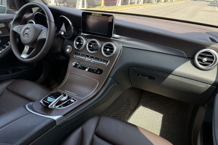 Used Mercedes-Benz GLC 2018 GLC 300 4MATIC Sport Edition Interior 1