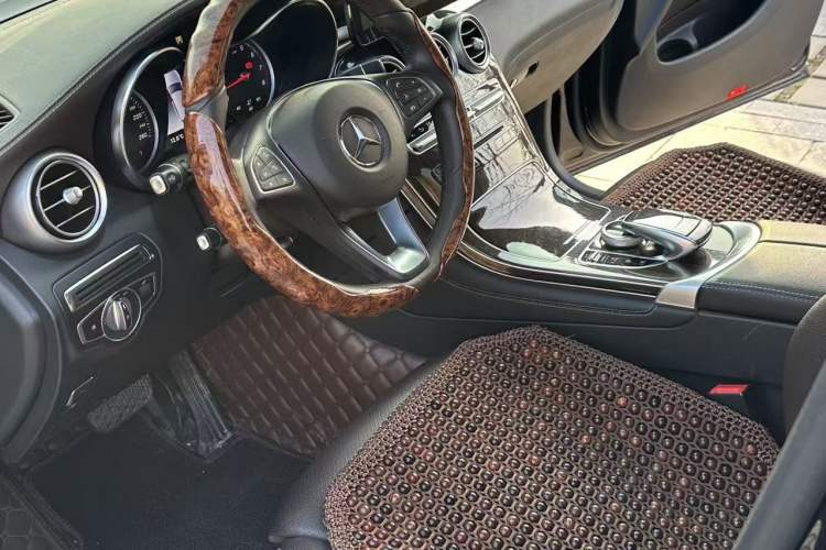 Used Mercedes-Benz GLC 2018 Facelifted GLC 260 4MATIC Dynamic Edition Interior 1