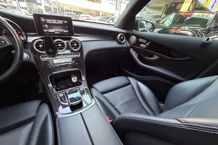 Used Mercedes-Benz GLC 2018 GLC 260 4MATIC Dynamic Edition Interior 11