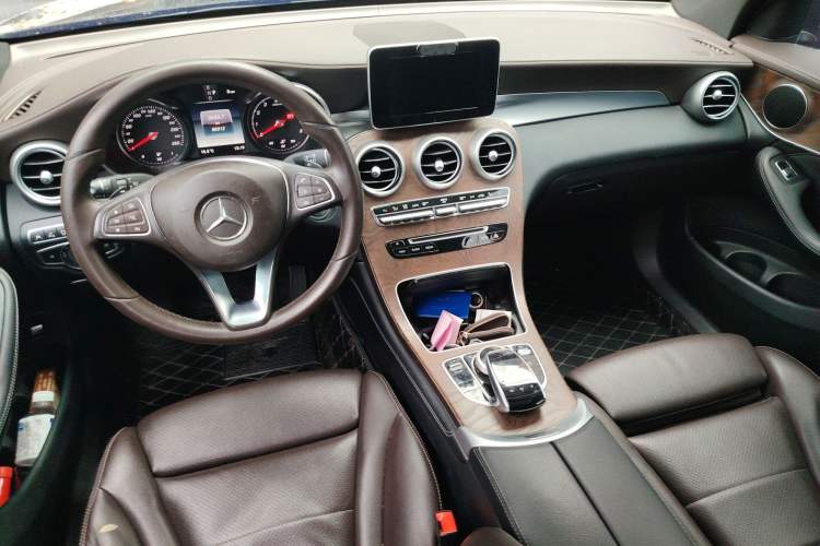 Used Mercedes-Benz GLC 2018 Refreshed GLC 300 4MATIC Dynamic Edition Interior 2