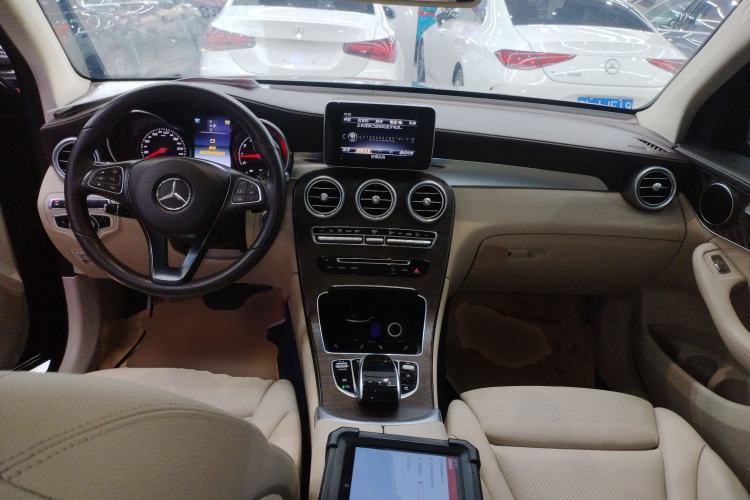 Used Mercedes-Benz GLC 2018 GLC 300 4MATIC Sport Edition Interior 2