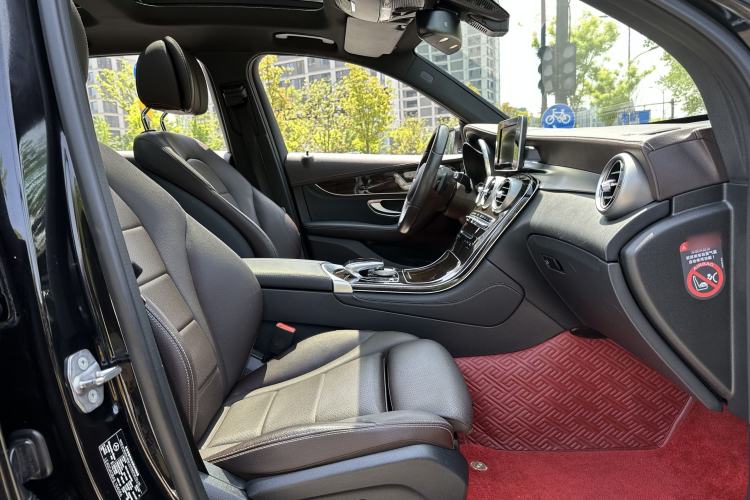 Used Mercedes-Benz GLC 2018 GLC 260 4MATIC Dynamic Edition Interior 2