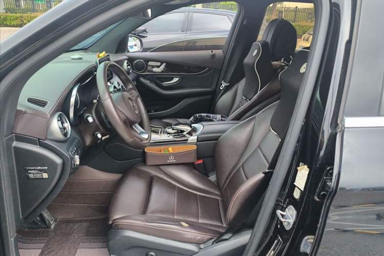 Used Mercedes-Benz GLC 2018 Facelift GLC 260 4MATIC Luxury Edition Interior 2