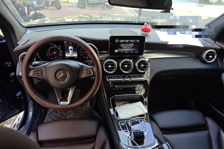 Used Mercedes-Benz GLC 2018 GLC 260 4MATIC Luxury Model Interior 2