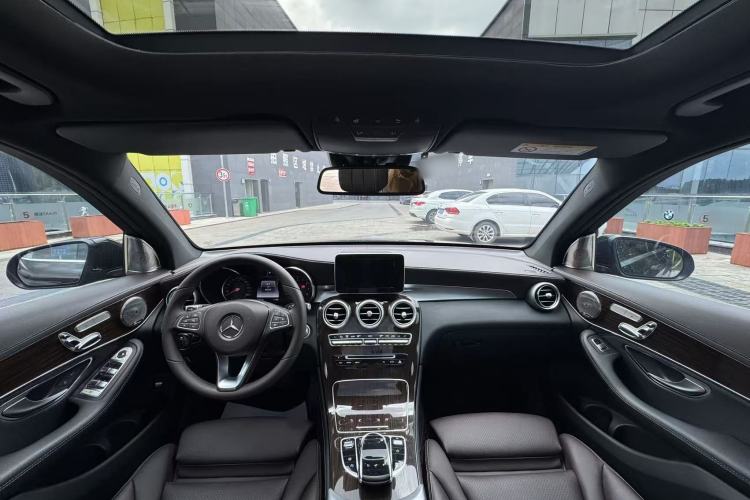 Used Mercedes-Benz GLC 2018 Facelift GLC 260 4MATIC Luxury Edition Interior 2