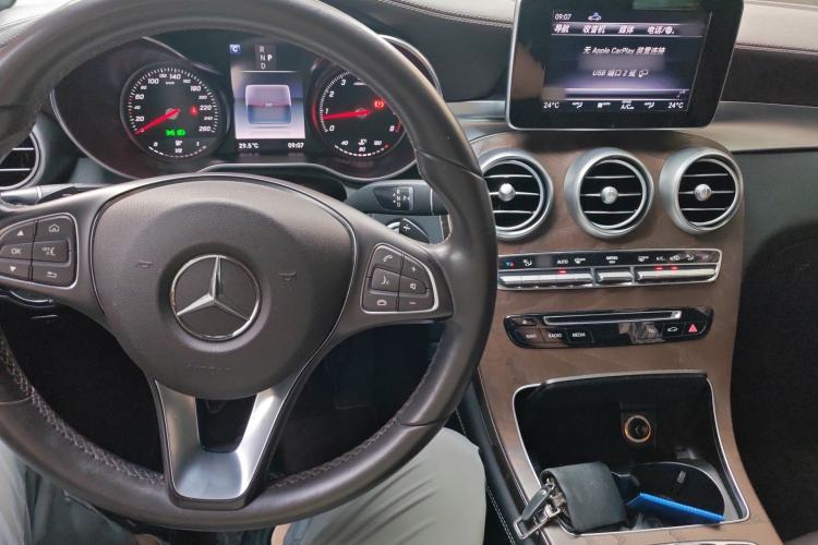 Used Mercedes-Benz GLC 2018 Refreshed GLC 300 4MATIC Dynamic Edition Interior 2