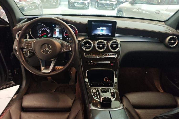 Used Mercedes-Benz GLC 2018 GLC 260 4MATIC Dynamic Edition Interior 2