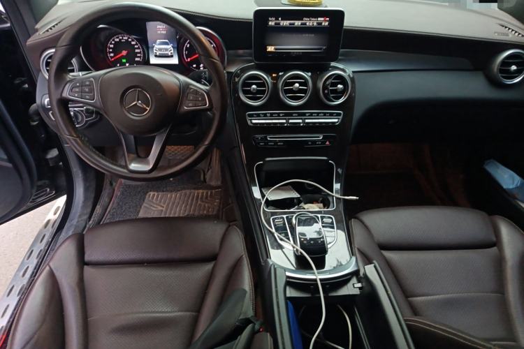 Used Mercedes-Benz GLC 2018 GLC 260 4MATIC Luxury Model Interior 2