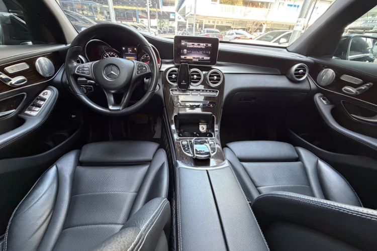 Used Mercedes-Benz GLC 2018 GLC 260 4MATIC Dynamic Edition Interior 3