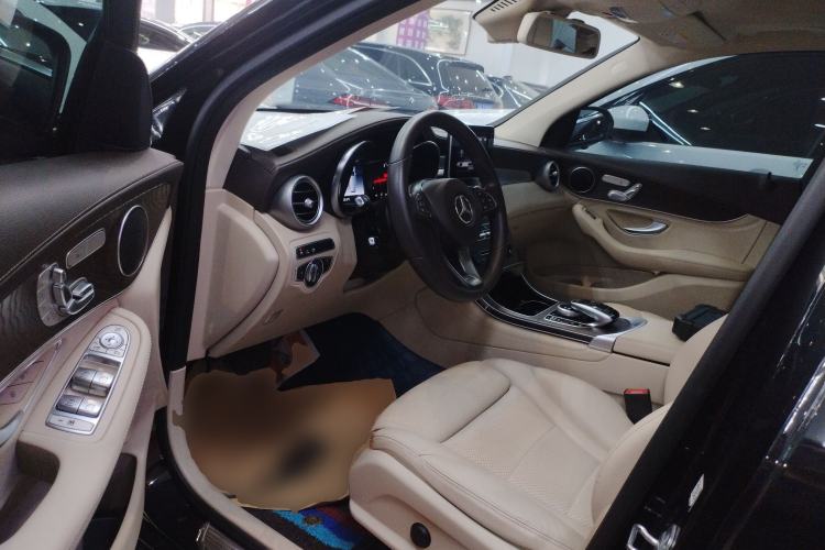 Used Mercedes-Benz GLC 2018 GLC 300 4MATIC Sport Edition Interior 3
