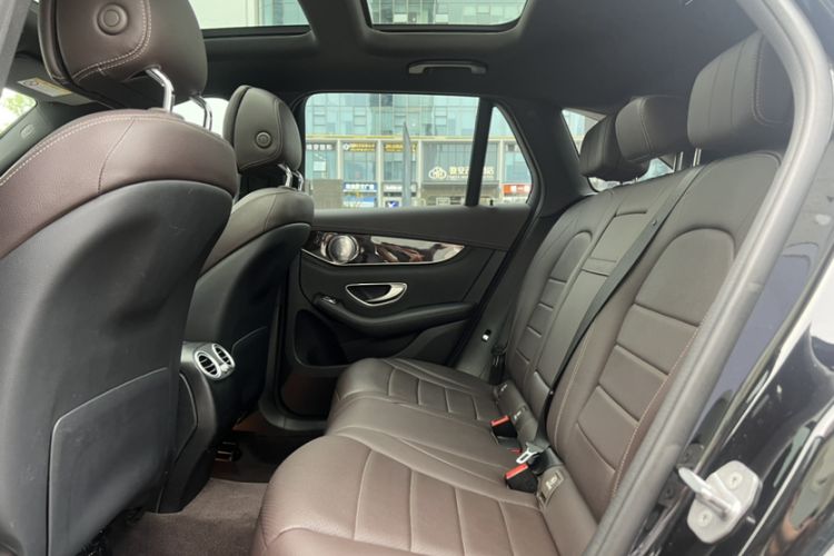 Used Mercedes-Benz GLC 2018 Facelift GLC 260 4MATIC Luxury Edition Interior 3