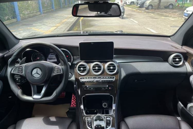 Used Mercedes-Benz GLC 2018 GLC 260 4MATIC Dynamic Edition Interior 3