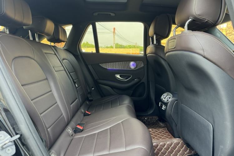 Used Mercedes-Benz GLC 2018 Refreshed GLC 300 4MATIC Dynamic Edition Interior 3