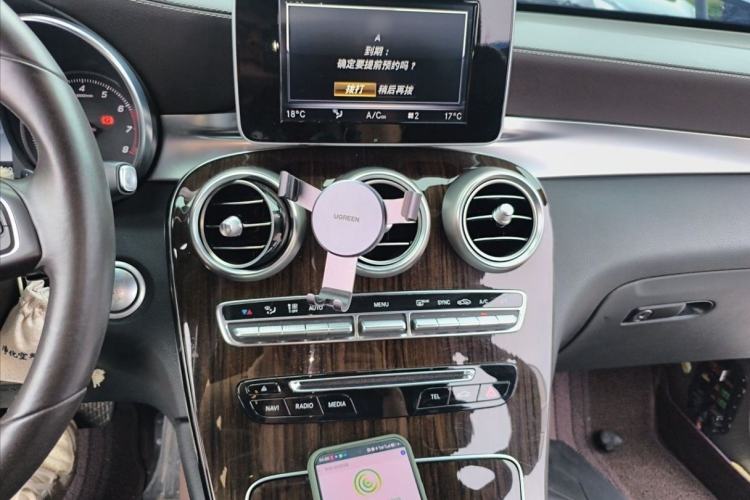 Used Mercedes-Benz GLC 2018 Facelift GLC 260 4MATIC Luxury Edition Interior 3
