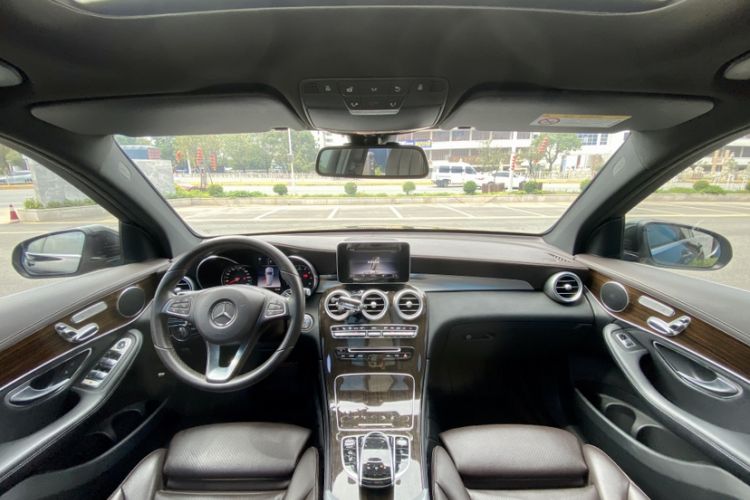 Used Mercedes-Benz GLC 2018 GLC 260 4MATIC Dynamic Edition Interior 3
