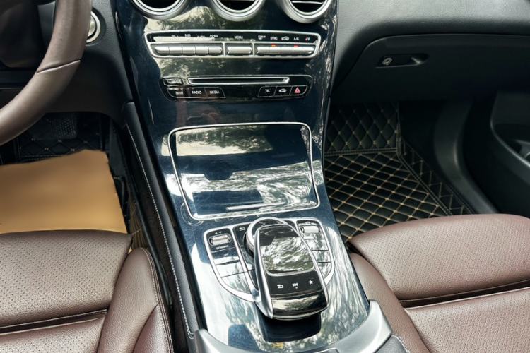 Used Mercedes-Benz GLC 2018 GLC 200 4MATIC Interior 3