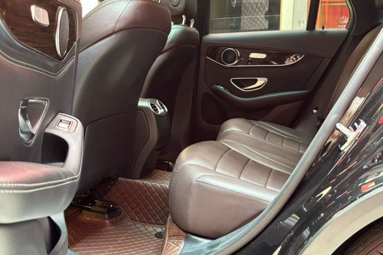 Used Mercedes-Benz GLC 2018 Facelift GLC 260 4MATIC Luxury Edition Interior 3