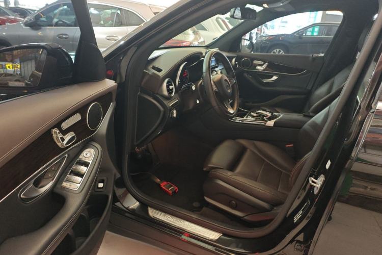 Used Mercedes-Benz GLC 2018 GLC 260 4MATIC Dynamic Edition Interior 3