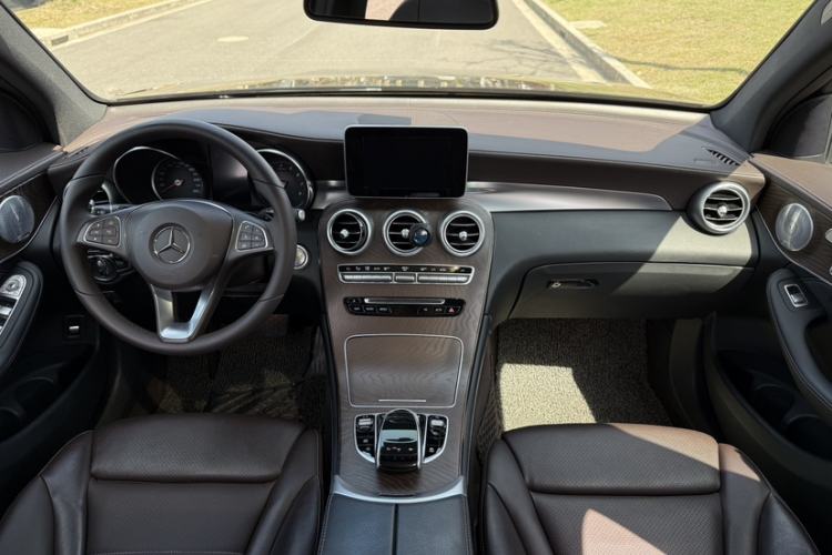 Used Mercedes-Benz GLC 2018 GLC 300 4MATIC Sport Edition Interior 3