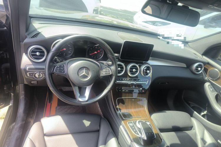 Used Mercedes-Benz GLC 2018 GLC 260 4MATIC Dynamic Edition Interior 3