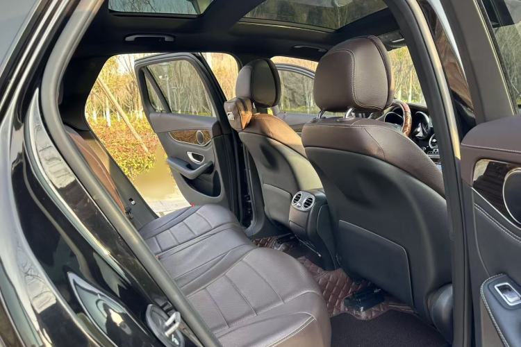 Used Mercedes-Benz GLC 2018 Facelifted GLC 260 4MATIC Dynamic Edition Interior 3