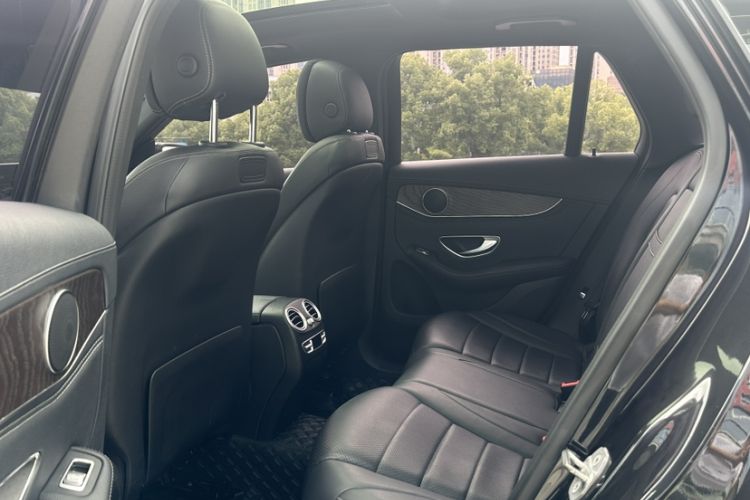 Used Mercedes-Benz GLC 2018 Refreshed GLC 300 4MATIC Dynamic Edition Interior 3