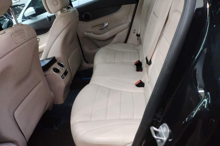Used Mercedes-Benz GLC 2018 GLC 300 4MATIC Sport Edition Interior 4