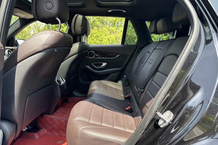 Used Mercedes-Benz GLC 2018 GLC 260 4MATIC Dynamic Edition Interior 4