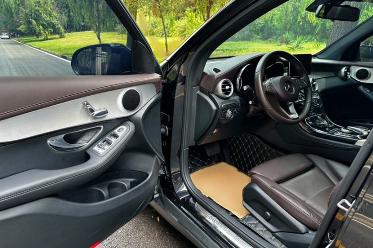 Used Mercedes-Benz GLC 2018 GLC 200 4MATIC Interior 4