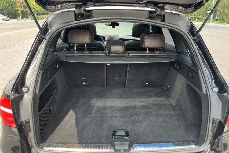 Used Mercedes-Benz GLC 2018 Facelifted GLC 260 4MATIC Dynamic Edition Interior 4