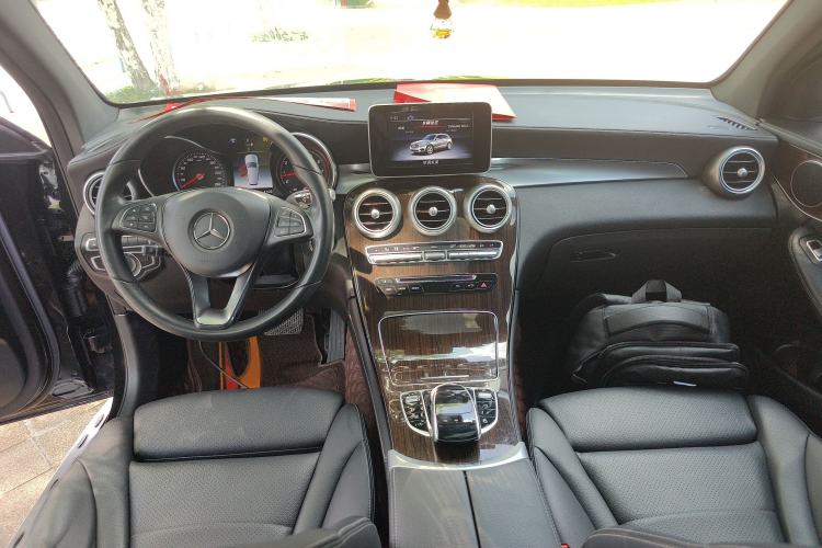 Used Mercedes-Benz GLC 2018 Facelift GLC 260 4MATIC Luxury Edition Interior 5
