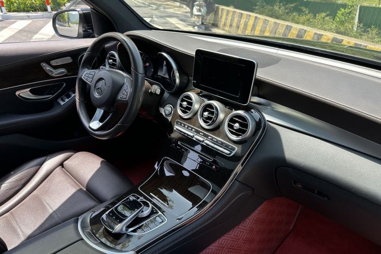 Used Mercedes-Benz GLC 2018 GLC 260 4MATIC Dynamic Edition Interior 5