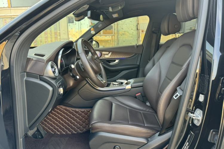 Used Mercedes-Benz GLC 2018 Refreshed GLC 300 4MATIC Dynamic Edition Interior 5