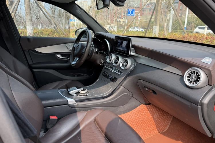 Used Mercedes-Benz GLC 2018 Facelift GLC 200 4MATIC Interior 6