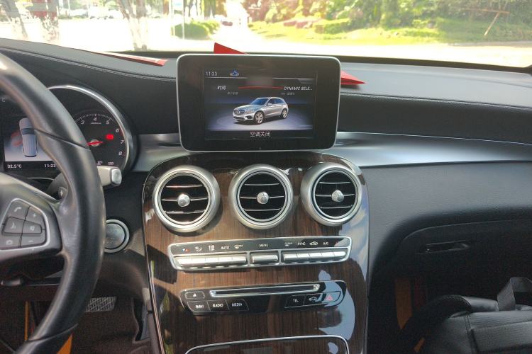 Used Mercedes-Benz GLC 2018 Facelift GLC 260 4MATIC Luxury Edition Interior 6