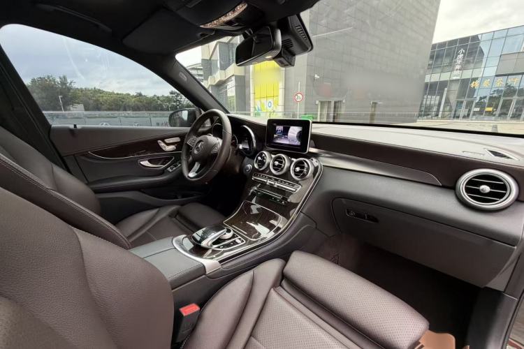 Used Mercedes-Benz GLC 2018 GLC 260 4MATIC Luxury Model Interior 6